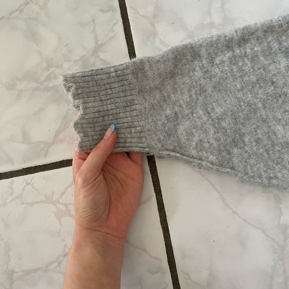 Aritzia grey sweater - Picture 8 of 9